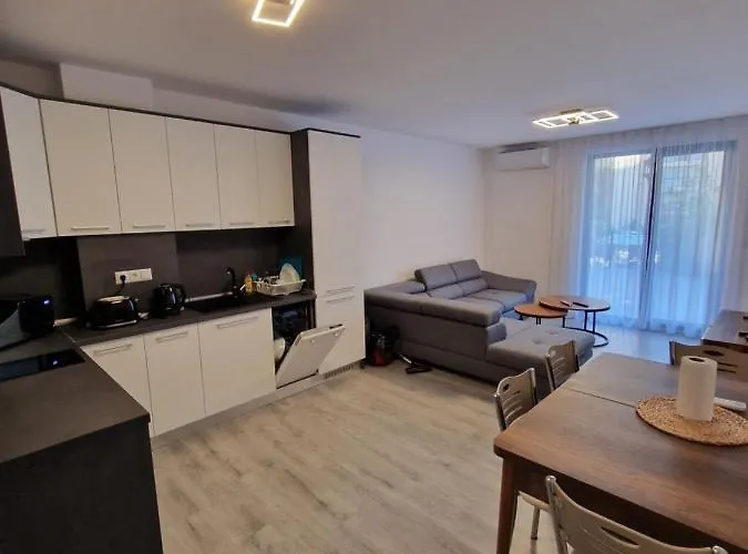 Апартамент Premium 2 Bedroom Flat At Millennium 2 *